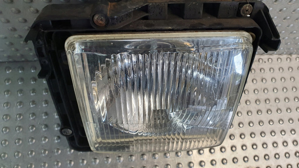 Frontscheinwerfer Mercedes-Benz MB100 Rechts Scheinwerfer Headlight SCH9946322281ja