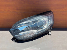 Laden Sie das Bild in den Galerie-Viewer, Frontscheinwerfer Renault Grand Scenic 260601603R 01229341 Links Headlight SCH3997611450hr