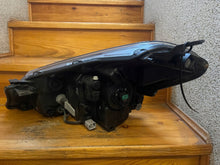 Load image into Gallery viewer, Frontscheinwerfer Toyota Yaris Rechts Scheinwerfer Headlight
