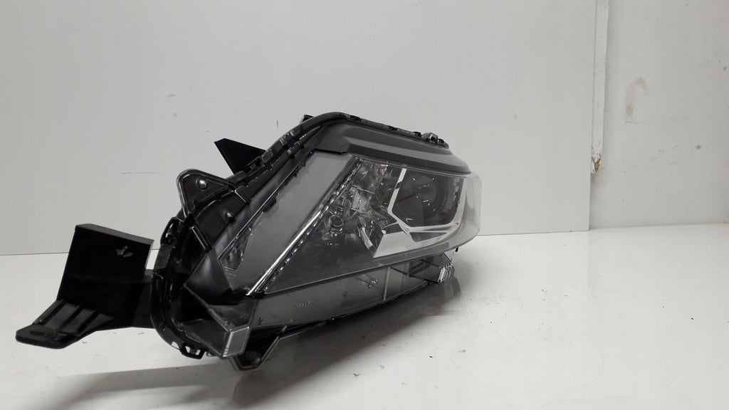 Frontscheinwerfer Mitsubishi L200 Triton 8301D378 Ein Stück (Rechts oder Links)