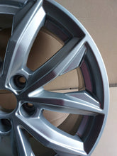 Load image into Gallery viewer, 1x Alufelge 17 Zoll 7.0&quot; 5x112 34ET Glanz Silber 80A601025 Audi Q5 Rim Wheel