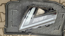 Load image into Gallery viewer, Frontscheinwerfer Volvo 24065619 Rechts Scheinwerfer Headlight SCH3160692838mh