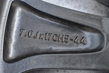 Load image into Gallery viewer, 1x Alufelge 17 Zoll 7.0&quot; 5x114.3 44ET Glanz Graphit 403009897 Mg Captur