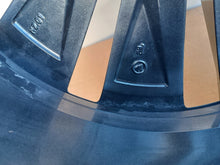 Laden Sie das Bild in den Galerie-Viewer, 1x Alufelge 21 Zoll 9.0&quot; 5x112 40ET 5LA601025P Skoda Enyaq Rim Wheel