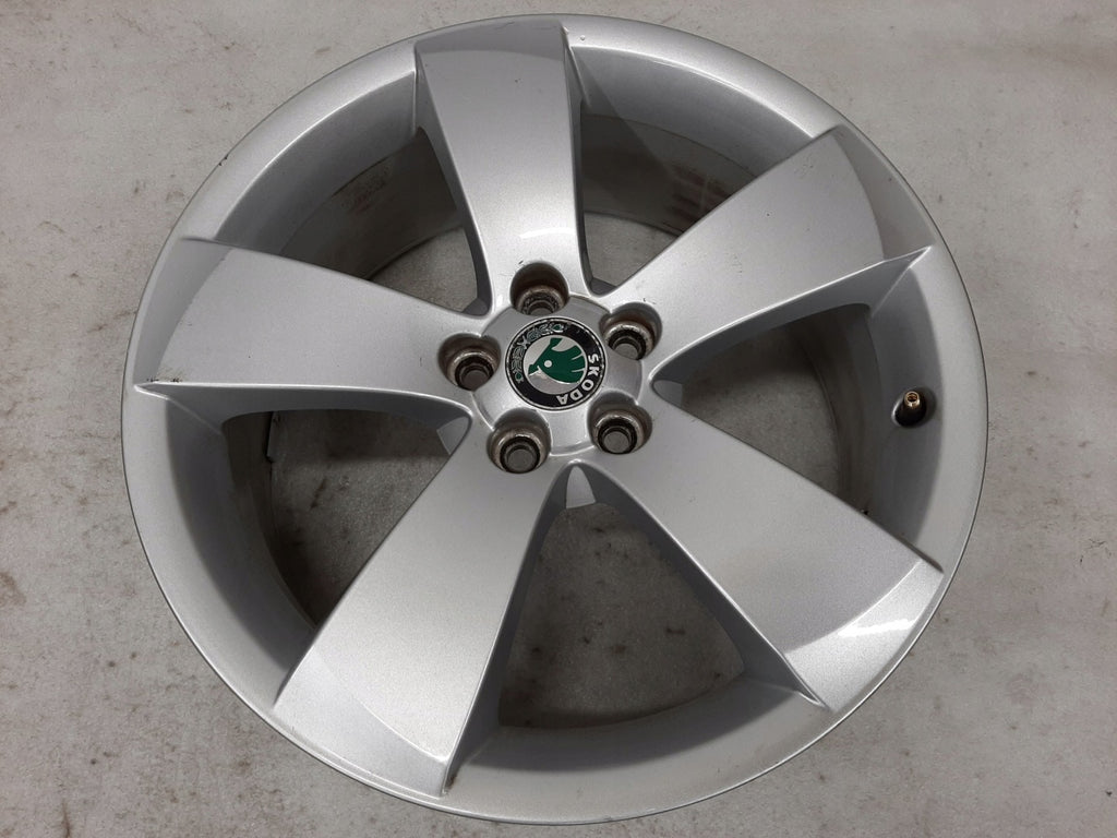 1x Alufelge 17 Zoll 7.0" 5x100 41ET 5J7601025B Skoda Roomster Rim Wheel FEL6456543096qr