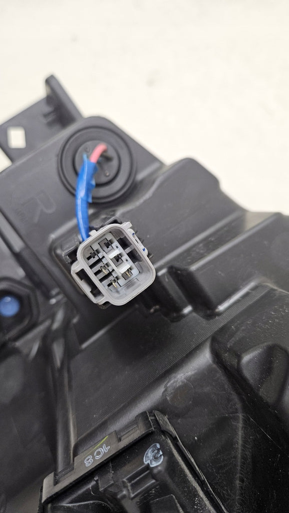 Frontscheinwerfer Mitsubishi Eclipse Cross 100-67143 Rechts Headlight