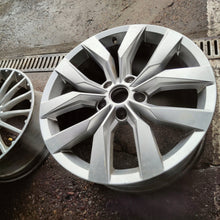 Load image into Gallery viewer, 1x Alufelge 20 Zoll 9.0" 5x130 57ET Silber 7P6601025 VW 7p6 Rim Wheel FEL2028315799hf