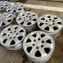 Laden Sie das Bild in den Galerie-Viewer, 4x Alufelge 16 Zoll 6.5" 6x139.7 46ET Glanz Silber 52910-4D100 Hyundai I FEL9508058086cm