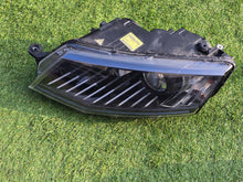 Laden Sie das Bild in den Galerie-Viewer, Frontscheinwerfer Skoda Octavia III 5E1941015B Xenon Links Headlight SCH6938173082sa