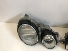 Laden Sie das Bild in den Galerie-Viewer, Frontscheinwerfer Mercedes-Benz Clk A208 2088000175 Ein Satz Headlight