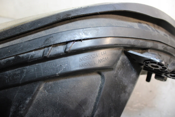 Frontscheinwerfer Kia Sorento I 921013E5XX Ein Stück (Rechts oder Links)