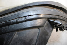 Laden Sie das Bild in den Galerie-Viewer, Frontscheinwerfer Kia Sorento I 921013E5XX Ein Stück (Rechts oder Links)