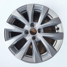 Laden Sie das Bild in den Galerie-Viewer, 1x Alufelge 16 Zoll 6.5&quot; 4x100 37ET Glanz Silber 403009968R Renault Clio 1