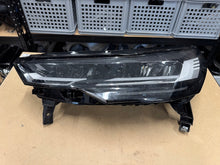Laden Sie das Bild in den Galerie-Viewer, Frontscheinwerfer Renault Captur 260606466R Links Scheinwerfer Headlight SCH3003054211ct