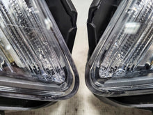 Laden Sie das Bild in den Galerie-Viewer, Frontscheinwerfer Mercedes-Benz W176 A1768200661 Ein Satz Scheinwerfer Headlight SCH6072250881zg