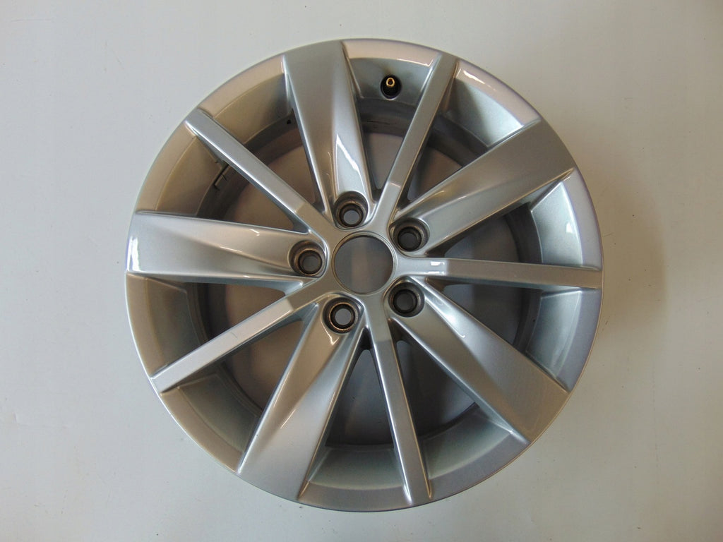 1x Alufelge 15 Zoll 6.0" 5x100 40ET Glanz Silber 6C0601025 VW Polo Rim Wheel