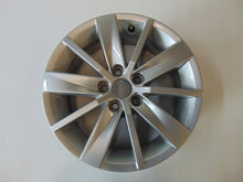 Laden Sie das Bild in den Galerie-Viewer, 1x Alufelge 15 Zoll 6.0&quot; 5x100 40ET Glanz Silber 6C0601025 VW Polo Rim Wheel
