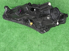 Laden Sie das Bild in den Galerie-Viewer, Frontscheinwerfer Skoda Superb III 3V1941016A Xenon Rechts Headlight SCH3754314748kx