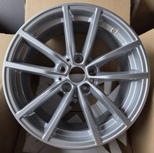 Laden Sie das Bild in den Galerie-Viewer, 1x Alufelge 17 Zoll 7.5" 5x112 30ET Silber 6883520 BMW 3 G21 G20 Rim Wheel FEL6027440267dw