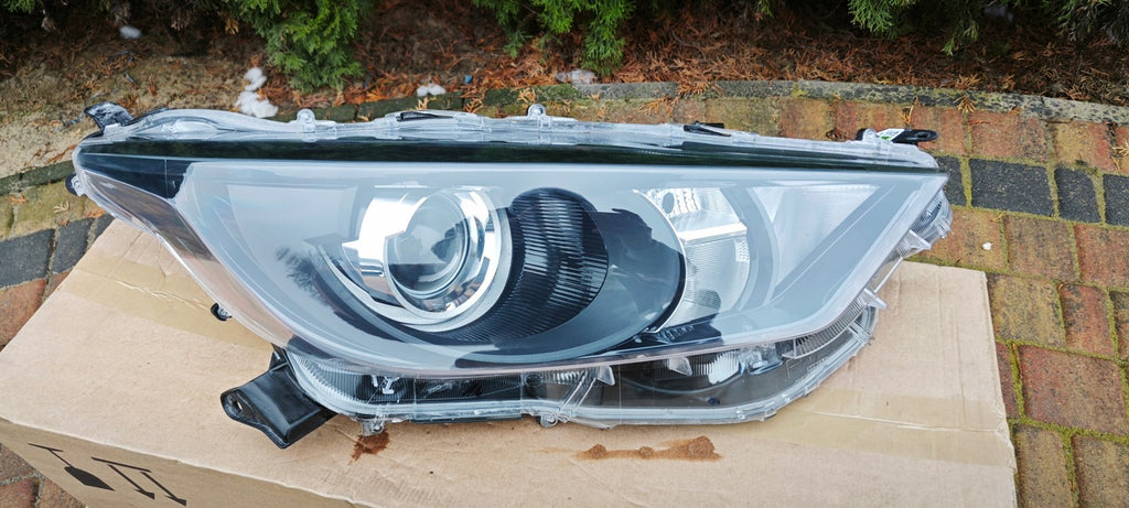 Frontscheinwerfer Toyota 4 Yaris Rechts Scheinwerfer Headlight SCH2797049267aw