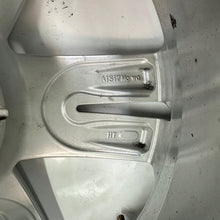 Laden Sie das Bild in den Galerie-Viewer, 1x Alufelge 18 Zoll 7.0&quot; 5x112 45ET Glanz Silber 575601025 Seat Ateca Rim Wheel
