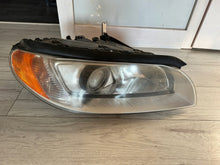 Laden Sie das Bild in den Galerie-Viewer, Frontscheinwerfer Volvo V70 S60 30796134 Xenon Rechts Scheinwerfer Headlight SCH1909974546tk