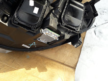 Laden Sie das Bild in den Galerie-Viewer, Frontscheinwerfer Opel Vivaro C 9832837680 9832836480 Xenon Rechts oder Links