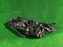 Laden Sie das Bild in den Galerie-Viewer, Frontscheinwerfer Toyota Yaris CSC15942 Rechts Scheinwerfer Headlight SCH7778015449kv