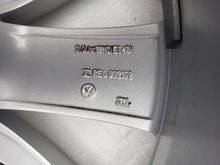 Laden Sie das Bild in den Galerie-Viewer, 1x Alufelge 18 Zoll 7.0" 5x112 43ET Glanz Silber 5N0601025AF VW Tiguan Rim Wheel FEL7270342238lc