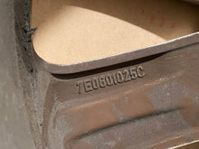 Laden Sie das Bild in den Galerie-Viewer, 1x Alufelge 17 Zoll 7.0&quot; 5x120 55ET 7E0601025C VW Transporter Rim Wheel