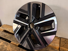 Load image into Gallery viewer, 1x Alufelge 17 Zoll 7.0" 5x114.3 52910-DD100 Hyundai Kona Rim Wheel FEL8309060106on