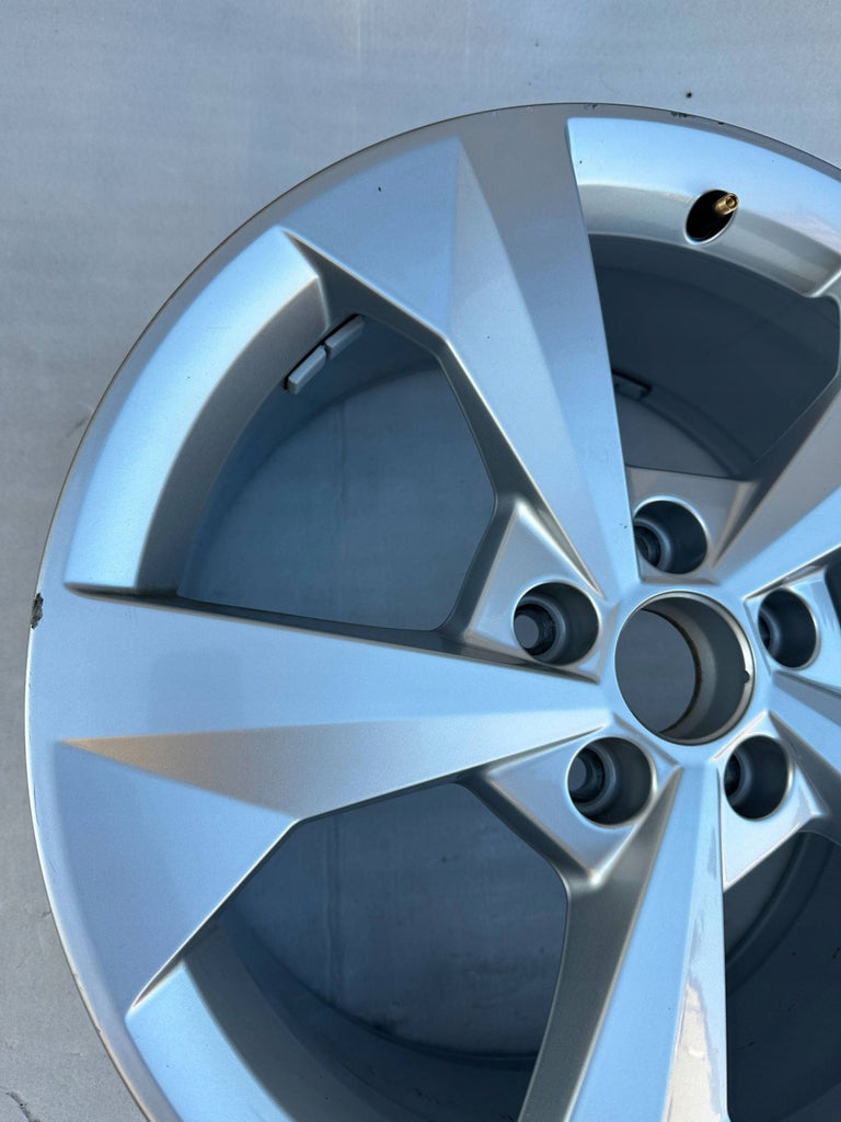 1x Alufelge 18 Zoll 8.0" 5x112 8Y0601025J Audi A3 Rim Wheel FEL7217412440dz