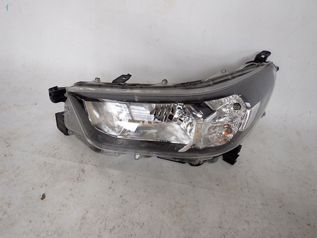 Frontscheinwerfer Toyota Hilux VIII Ein Stück (Rechts oder Links) Headlight SCH5838799751jb
