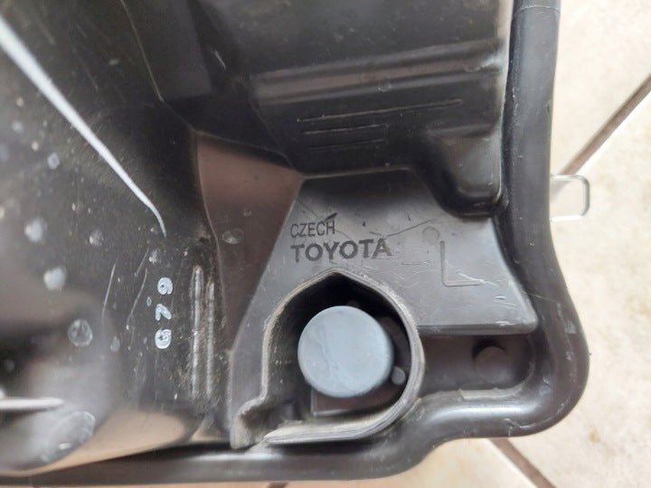 Frontscheinwerfer Toyota Yaris Rechts Scheinwerfer Headlight SCH3123663173sl