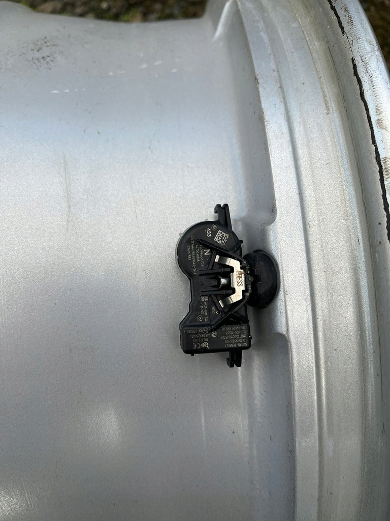 1x Alufelge 18 Zoll 7.5" 5x114.3 40ET 403008932R Renault Kadjar Rim Wheel