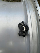 Laden Sie das Bild in den Galerie-Viewer, 1x Alufelge 18 Zoll 7.5&quot; 5x114.3 40ET 403008932R Renault Kadjar Rim Wheel