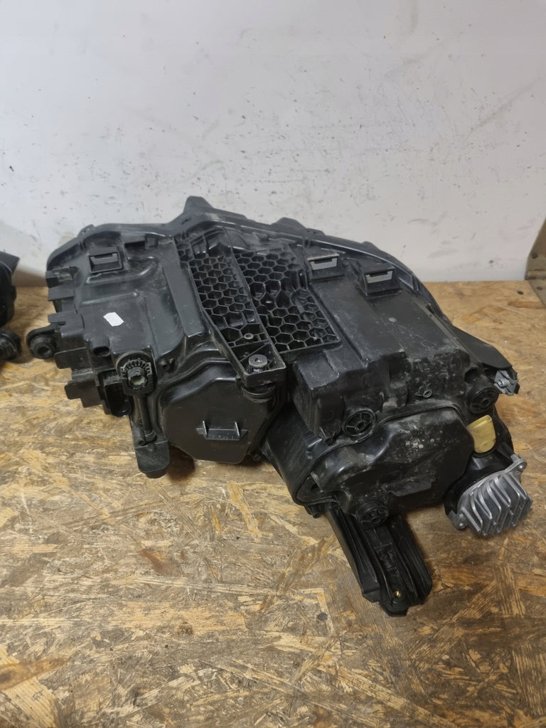 Frontscheinwerfer VW Passat B8 90175145 LED Ein Stück (Rechts oder Links)