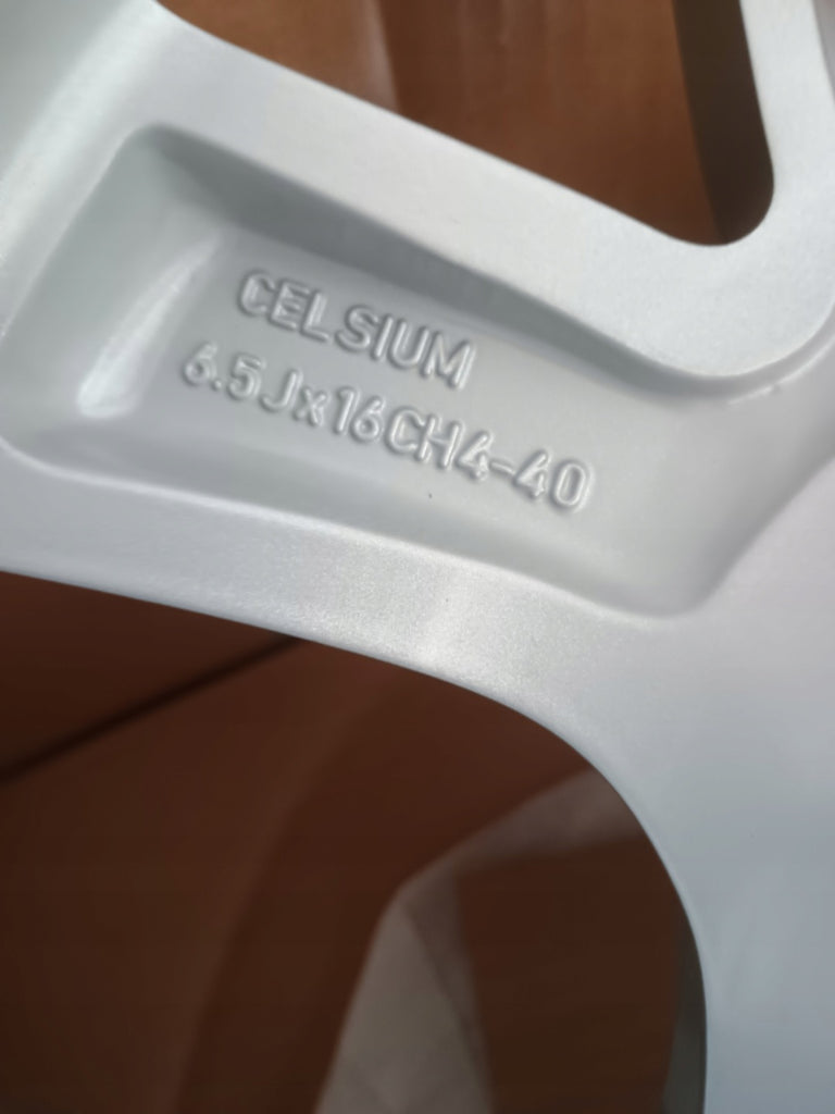1x Alufelge 16 Zoll 6.5" 4x100 40ET Glanz Silber 403000864R Renault Captur FEL2811654291ku