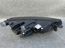Laden Sie das Bild in den Galerie-Viewer, Frontscheinwerfer Skoda Octavia IV 5E4941015A Links Scheinwerfer Headlight SCH4501226411ue