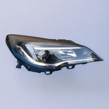 Load image into Gallery viewer, Frontscheinwerfer Opel Astra 662588537 39081893 LED Rechts Headlight