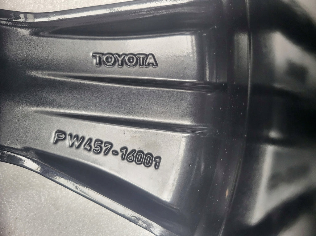 1x Alufelge 17 Zoll 6.5" 5x114.3 35ET Glanz Silber PW457-16001 Toyota Corolla