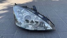 Laden Sie das Bild in den Galerie-Viewer, Frontscheinwerfer Ford Focus 2M5113100DC 2M5113100 Xenon Rechts Headlight SCH3386131070sb