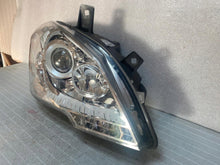 Laden Sie das Bild in den Galerie-Viewer, Frontscheinwerfer Mercedes-Benz Viano A6398202961 Xenon Rechts Headlight
