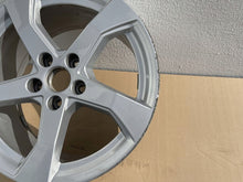 Laden Sie das Bild in den Galerie-Viewer, 1x Alufelge 17 Zoll 7.5&quot; 5x112 43ET 8V0601025GC Audi A3 Rim Wheel