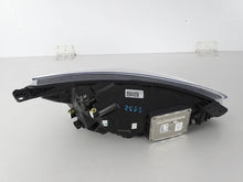 Laden Sie das Bild in den Galerie-Viewer, Frontscheinwerfer Ford Focus JX7B-13E015-CE LED Ein Stück (Rechts oder Links) SCH4462223444rx