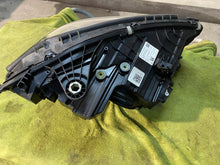 Laden Sie das Bild in den Galerie-Viewer, Frontscheinwerfer Mercedes-Benz W206 A2069068104 Links Scheinwerfer Headlight SCH8965670754ev