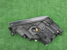 Laden Sie das Bild in den Galerie-Viewer, Frontscheinwerfer Skoda Superb III 3V1941015A Xenon Links Scheinwerfer Headlight SCH4443863344gx