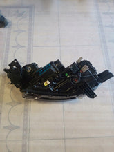 Laden Sie das Bild in den Galerie-Viewer, Frontscheinwerfer Mitsubishi Outlander 4BX158301C8-54 Rechts Headlight