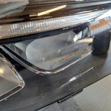 Laden Sie das Bild in den Galerie-Viewer, Frontscheinwerfer Mercedes-Benz W247 2479062603 LED Rechts Headlight