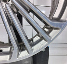 Laden Sie das Bild in den Galerie-Viewer, 1x Alufelge 19 Zoll 5x112 32ET Glanz Silber 6877331 BMW G01 Rim Wheel FEL1559801016mw